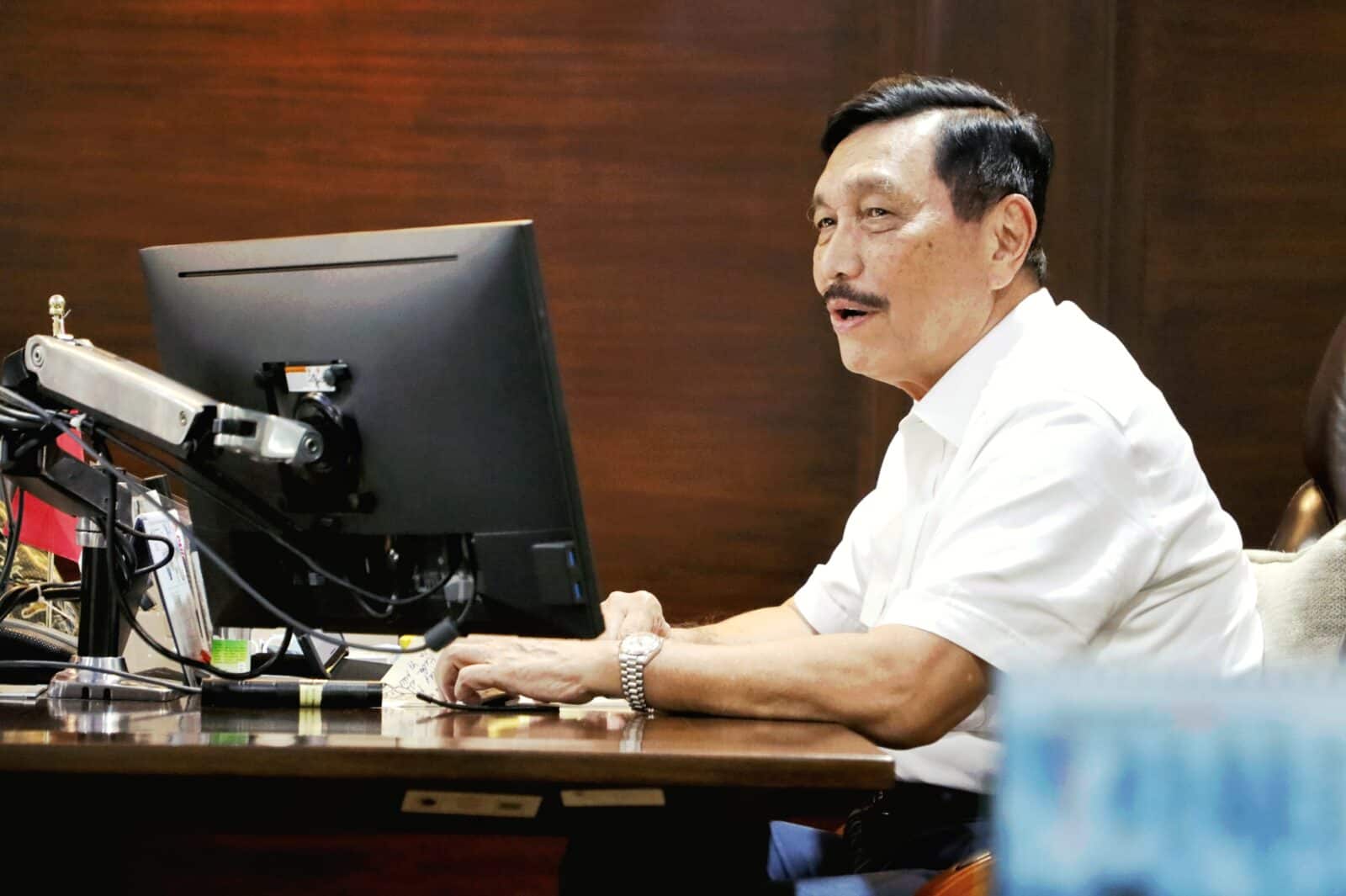 Presiden Perintahkan Menko Luhut Kawal Ketat Penanganan Pandemi di 9 Provinsi Utama_5f6037322c4b1.jpeg