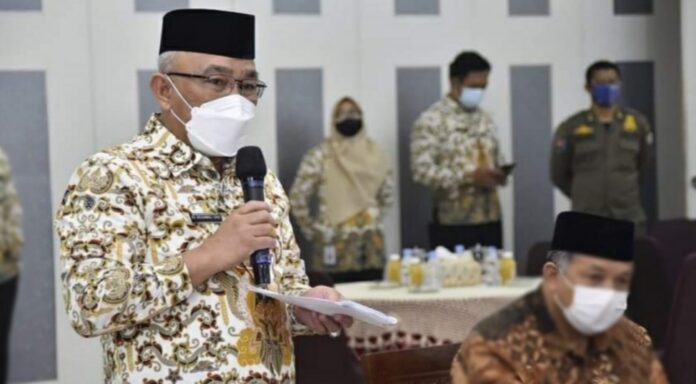 Wali Kota Depok Muhammad Idris mengatakan agar seluruh perangkat daerah, camat, dan lurah se-Kota Depok, dapat mengajak para ASN-nya dalam rangka dukungan nyata untuk UMKM