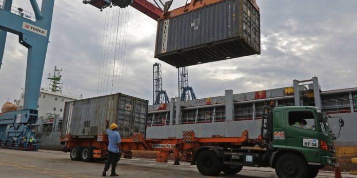 Badan Pusat Statistik (BPS) melaporkan, Indonesia mengalami surplus neraca perdagangan sebesar USD 2,59 miliar pada Juli 2021