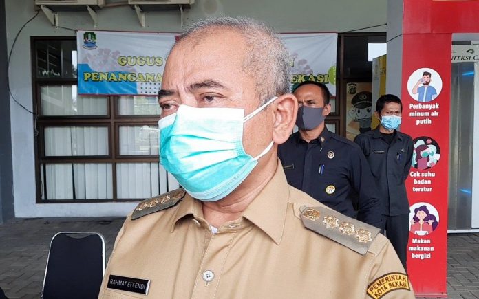 Wali Kota Bekasi Rahmat Effendi menginstruksikan jajaran Dinas Sosial, Dinas Kesehatan dan aparatur lainnya untuk menghimpun pendataan dan dilaporkan kepada Kementerian Sosial RI.