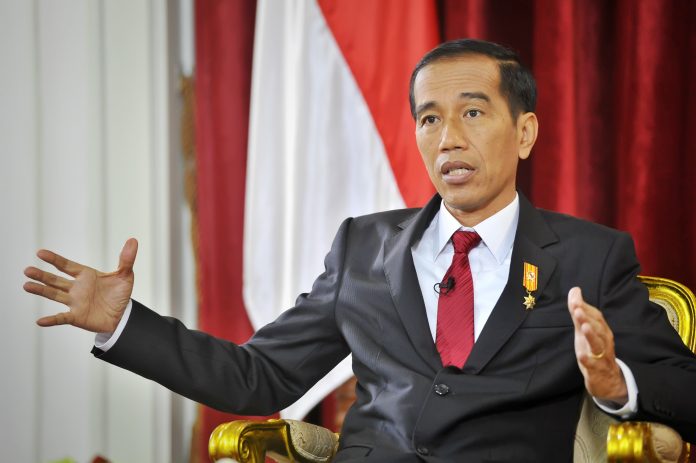 Presiden Joko Widodo memaparkan sejumlah pencapaian dan rencana program kerja saat wawancara khusus dengan LKBN Antara jelang Peringatan Kemerdekaan ke-70 Republik Indonesia di Kantor Kepresidenan, Jakarta, Rabu (12/8).