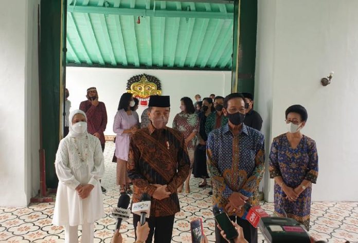 silaturahmi penuh kekeluargaan Keluarga Presiden Jokowi dengan Keluarga Sultan hamengku buwono x