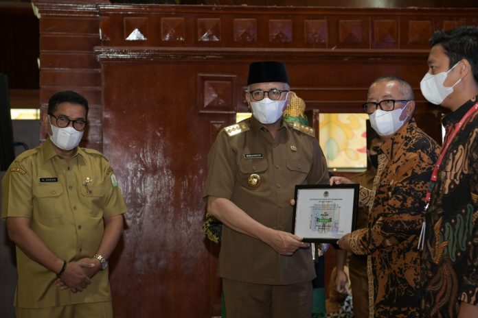 Perusahaan Peduli Lingkungan di Aceh Terima Penghargaan Gubernur 