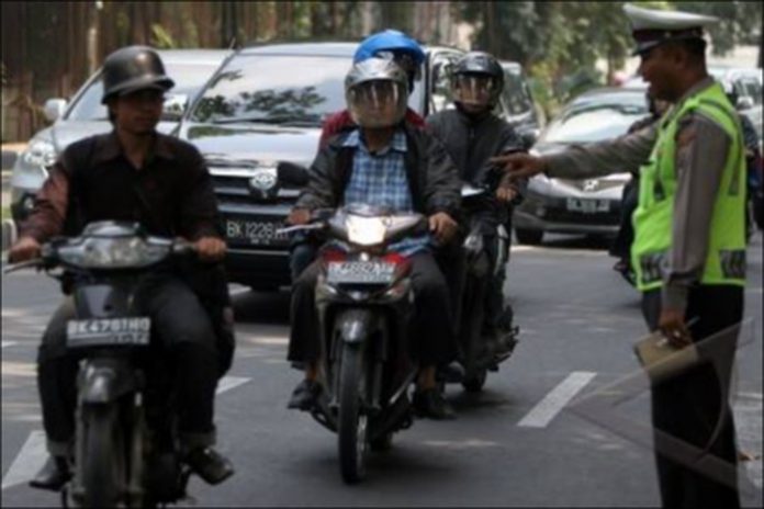 Ini Alasan Kenapa Pemotor Wajib Nyalakan Lampu Utama di Siang Hari