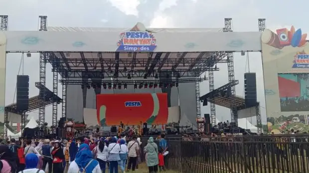 Perhelatan Pesta Rakyat Simpedes BRI Sapa Warga Karawang