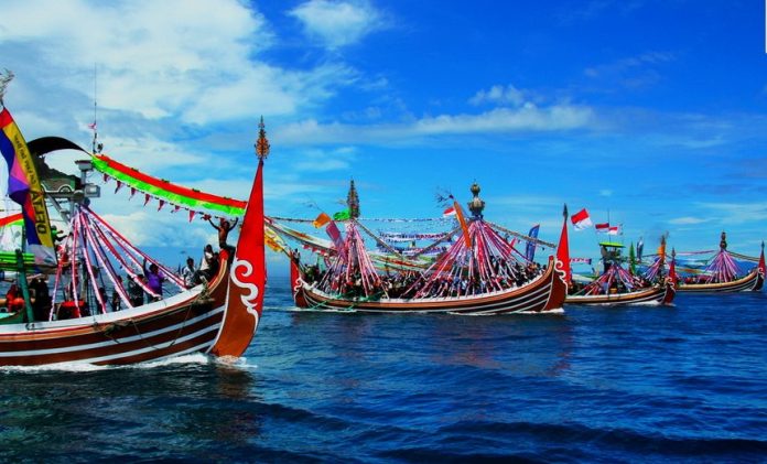 Petik Laut Muncar, Lenggak Lenggok Kapal Ber-catwalk Samudera