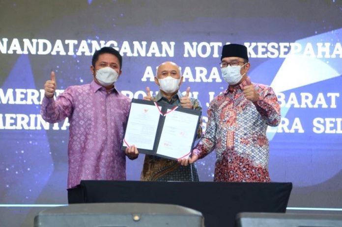 MenkopUMKM Teten Masduki Apresiasi  Herman Deru & Ridwan Kamil 