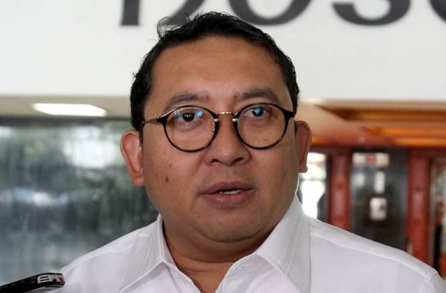 fadli-zon-terserah-orang-mau-pakai-baju-apa_m_-640x421-1