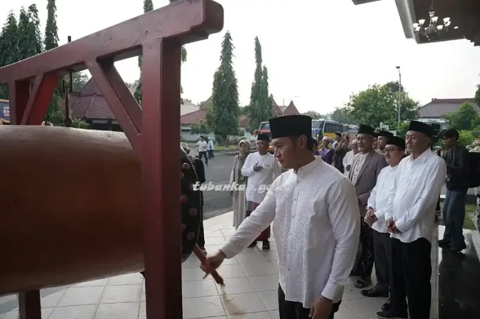 bupati-berangkatkan-haji