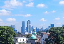 Cuaca Jakarta Hari Ini: Cerah Pagi, Hujan Siang hingga Petir di Malam Hari