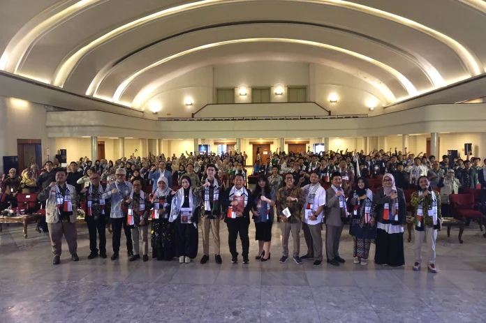 Foto_bersama_usai_Konferensi_Pemuda_Indonesia_untuk_Gaza-Palestina_di_Gedung_Merdeka__Bandung__Sabtu20250714143202