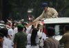 Warga Bandung Antusias Sambut Kedatangan Presiden Prabowo di Stadion Siliwangi