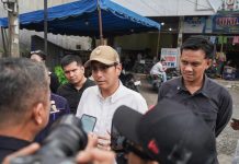 Rico Waas Tinjau Banjir di Jalan Bunga Mawar Medan, Drainase Tersumbat Jadi Sorotan