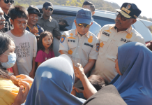 Mendagri Tito Karnavian Temui Warga Terdampak Gempa NTT, Dengarkan Keluhan hingga Salurkan Bantuan