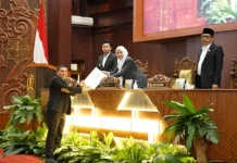 Emil Dardak Pastikan Pemprov Jatim Siapkan Respons atas Masukan Fraksi untuk APBD-P 2026