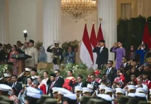Wapres Gibran Hadiri Upacara Penurunan Bendera HUT ke-81 RI di Istana Merdeka, Suasana Penuh Khidmat
