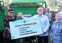 Zulkifli Hasan Puji Pengelolaan Sampah Banyuwangi, 44 Armada Baru Diserahkan