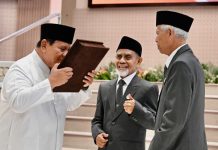 Hadiri 100 Tahun Gontor, Presiden Prabowo Terima Mushaf Al-Qur’an dan Buku Gontor untuk Indonesia