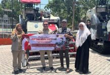 Sonny Danaparamita Serahkan Bantuan Alsintan pada 23 Kelompok Tani, Tegaskan Gratis