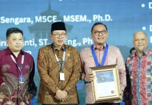 Wamen Investasi Todotua Pasaribu Terima Penghargaan atas Kontribusi di Bidang Keinsinyuran